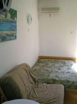LaRos Apartments