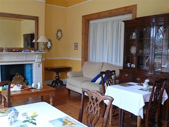 Azalea Lodge B&B