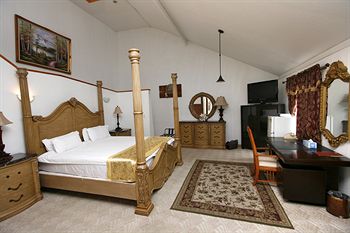The Black Pearl Suites
