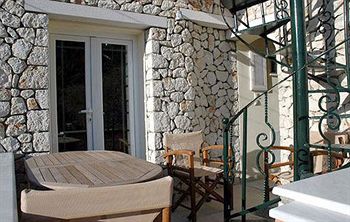 Akis Apartments