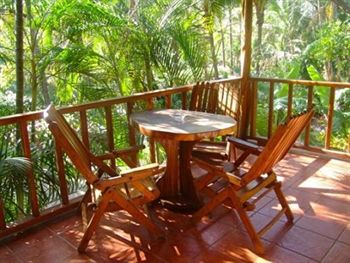 Harbor Reef Beach & Surf Resort