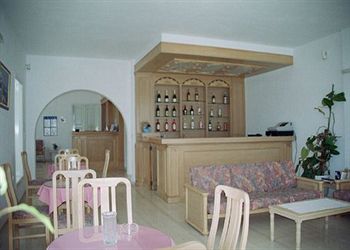 Anabel Studio & Apartments