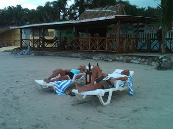 La Delphina Bed and Breakfast Bar and Grill