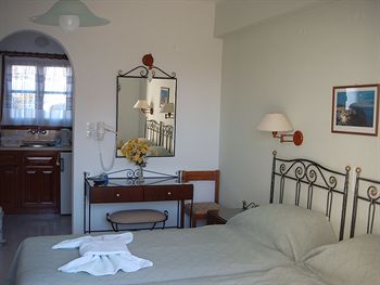 Sunset Studios & Apartments