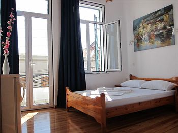 The Sea- Front Rooms and Apartments