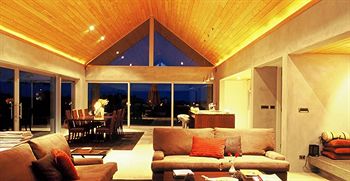 Takatu Lodge and Vineyard
