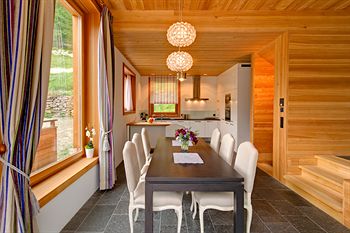 Mountain Exposure Chalet Chloe Luxury Catered Apartment