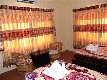 Hotel Middle Path