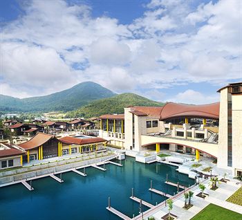 The St. Regis Sanya Yalong Bay Resort