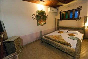 The Blue House, Guest House