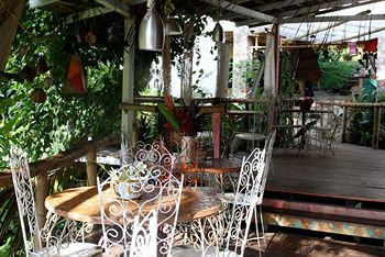 Adelante Hotel