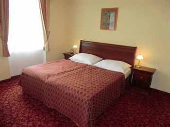Ontario Hotel Garni