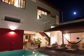 Los Patios Hotel