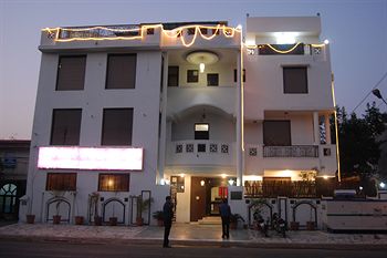 Hotel Agra Mahal