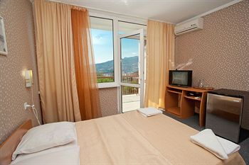 Happy Hotel
