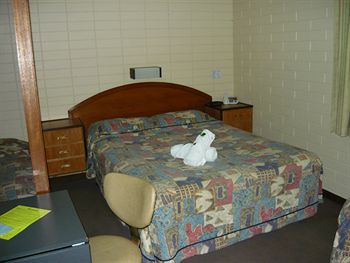Adelaide Motel & Backpackers