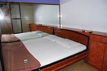 Eden Guest House & Dormitory