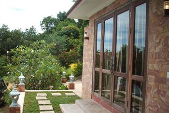VANNA Hill Resort
