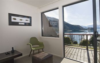 Lake Hawea Hotel
