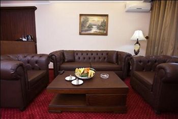 Queen's Land Hotel
