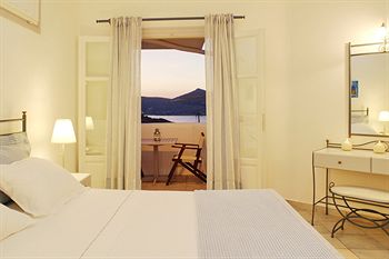 Yades Suites Apartments Spa