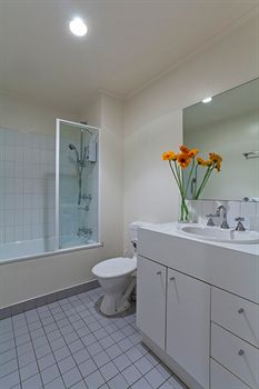 StayCentral Melbourne Serviced Apartments - St Kilda