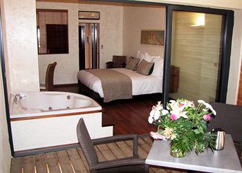 Clarion Suites Narbonne Ile Du Gua