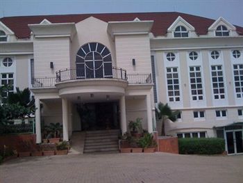Thornberry Royal Cedars Hotel & Apartments