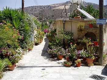 Romios Holiday Apartments