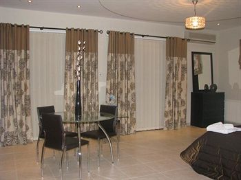 Hill View Restaurant & Apartments