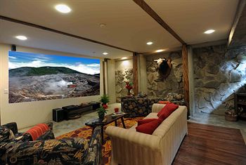 Poas Volcano Lodge