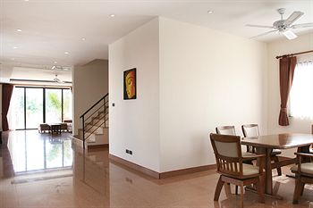 Phoenix Lakeside Pool Villas