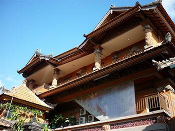 Bemo Corner Guest House