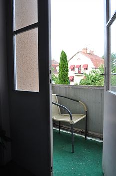 stayhere-atilde-rebro