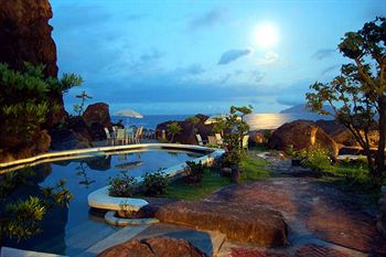 Leo Ocean Resort