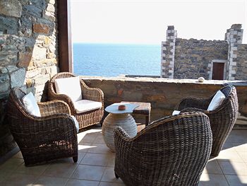Hotel Porto Mani Suites