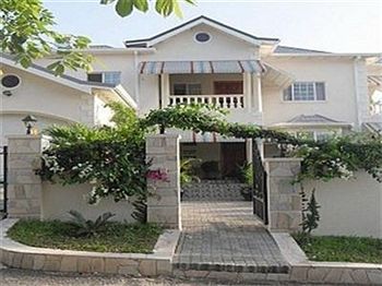 Paradise White House Villa-Ocho Rios
